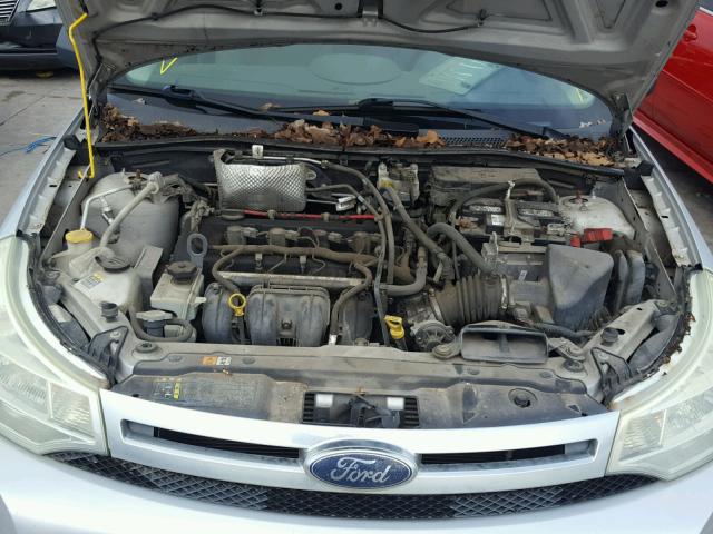 1FAHP34NX8W292941 - 2008 FORD FOCUS S/SE SILVER photo 7