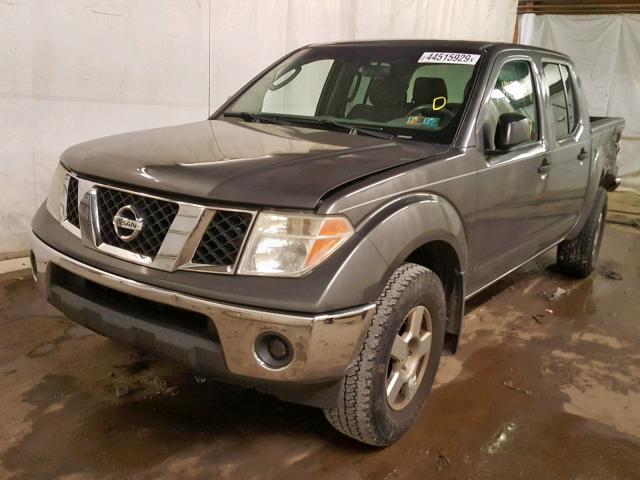 1N6AD07W37C446197 - 2007 NISSAN FRONTIER C GRAY photo 2