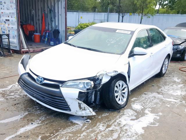 4T1BD1FK0FU172618 - 2015 TOYOTA CAMRY HYBR WHITE photo 2