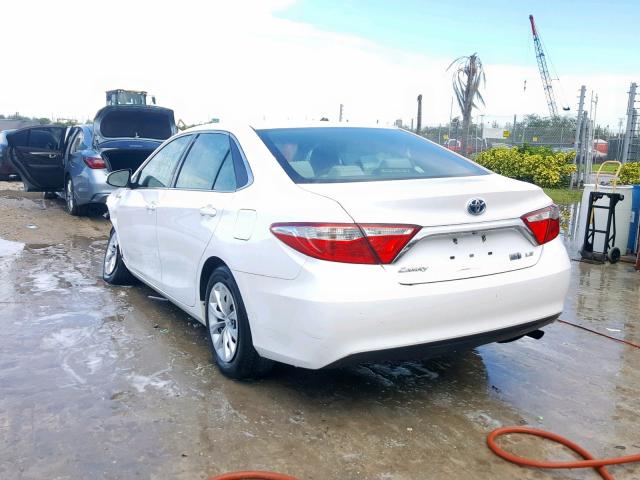 4T1BD1FK0FU172618 - 2015 TOYOTA CAMRY HYBR WHITE photo 3