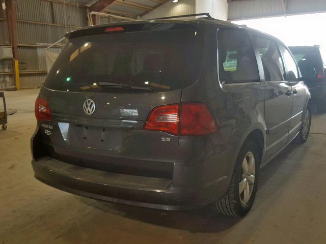 2V4RW3DGXBR738756 - 2011 VOLKSWAGEN ROUTAN SE GRAY photo 4