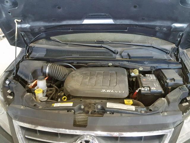 2V4RW3DGXBR738756 - 2011 VOLKSWAGEN ROUTAN SE GRAY photo 7