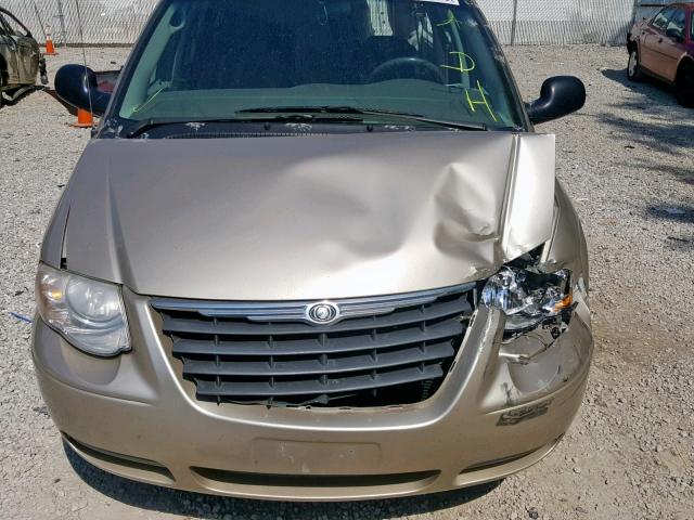 2A4GP54L06R809700 - 2006 CHRYSLER TOWN & COU GOLD photo 9