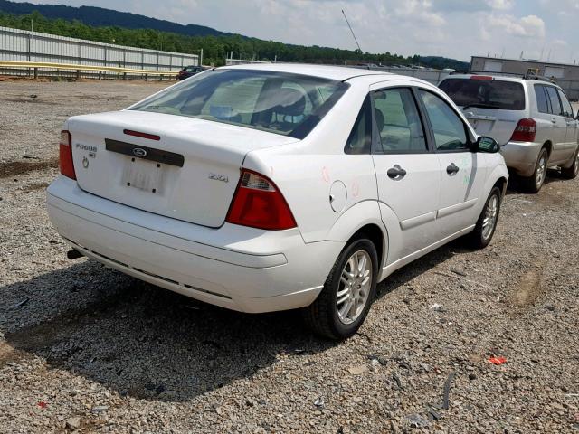 1FAFP34N56W247913 - 2006 FORD FOCUS ZX4 WHITE photo 4