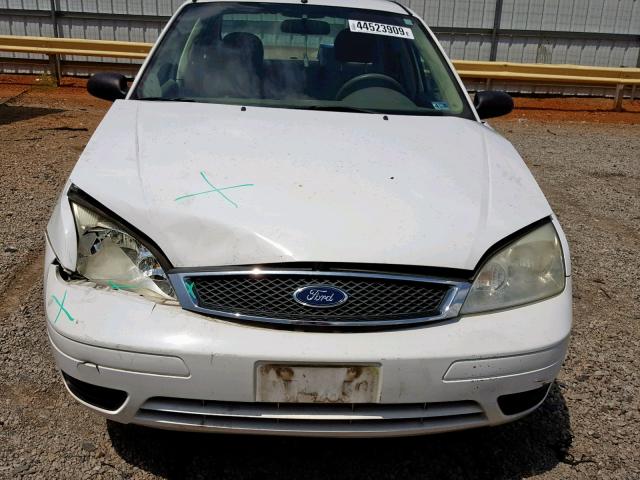 1FAFP34N56W247913 - 2006 FORD FOCUS ZX4 WHITE photo 9