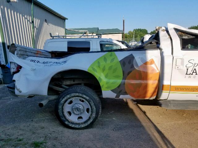 1FTWF31P07EA77521 - 2007 FORD F350 SRW S WHITE photo 10