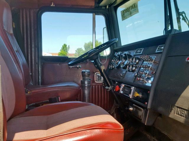 1NKDLB0X2PJ593431 - 1993 KENWORTH CONSTRUCTI RED photo 5