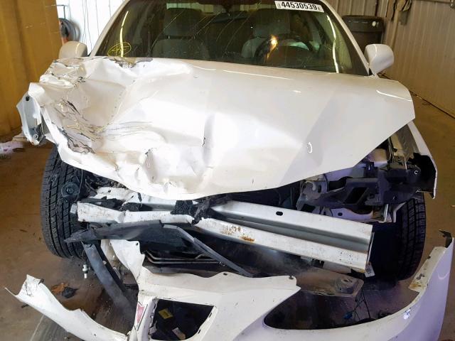 2G2WP552371201908 - 2007 PONTIAC GRAND PRIX WHITE photo 9