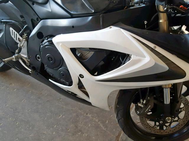 JS1GN7DA562104552 - 2006 SUZUKI GSX-R600 K WHITE photo 7