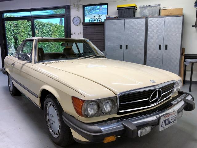 WDBBA48D0JA086392 - 1988 MERCEDES-BENZ 560 SL CREAM photo 1