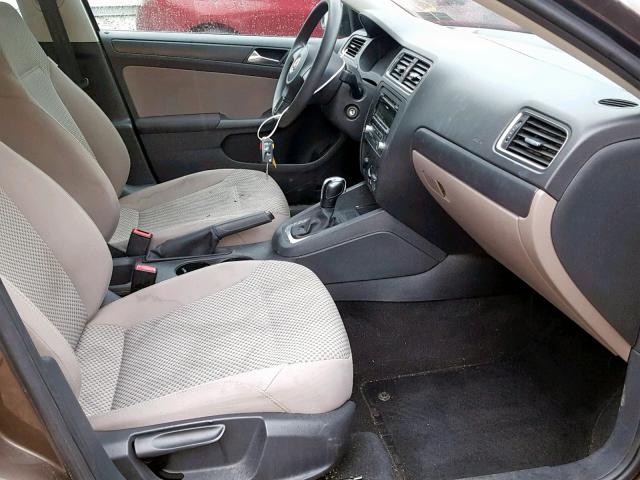 3VW2K7AJ6CM469031 - 2012 VOLKSWAGEN JETTA BASE BROWN photo 5