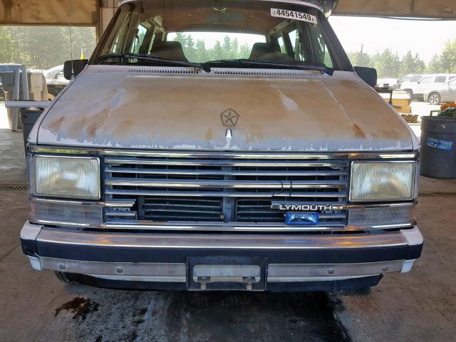 2P4FH4538LR756114 - 1990 PLYMOUTH VOYAGER SE WHITE photo 9