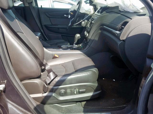 1GNKVJKD0HJ117140 - 2017 CHEVROLET TRAVERSE P GRAY photo 5