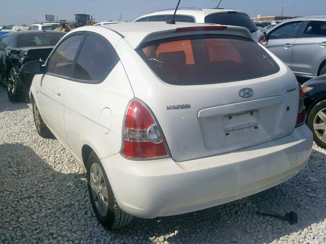 KMHCM36C29U127077 - 2009 HYUNDAI ACCENT GS WHITE photo 3