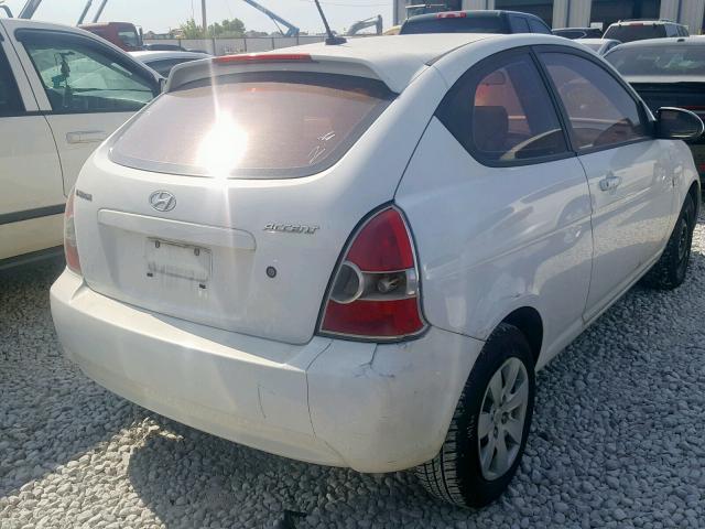 KMHCM36C29U127077 - 2009 HYUNDAI ACCENT GS WHITE photo 4