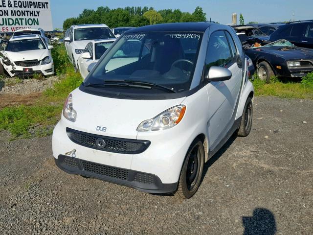 WMEEJ3BA4DK716101 - 2013 SMART FORTWO PUR WHITE photo 2