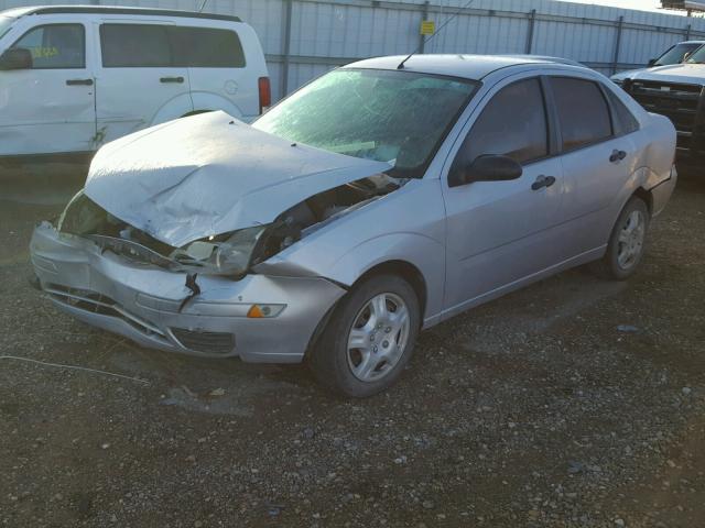 1FAFP34N47W336809 - 2007 FORD FOCUS ZX4 SILVER photo 2