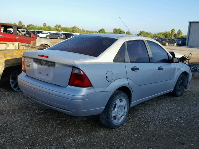 1FAFP34N47W336809 - 2007 FORD FOCUS ZX4 SILVER photo 4