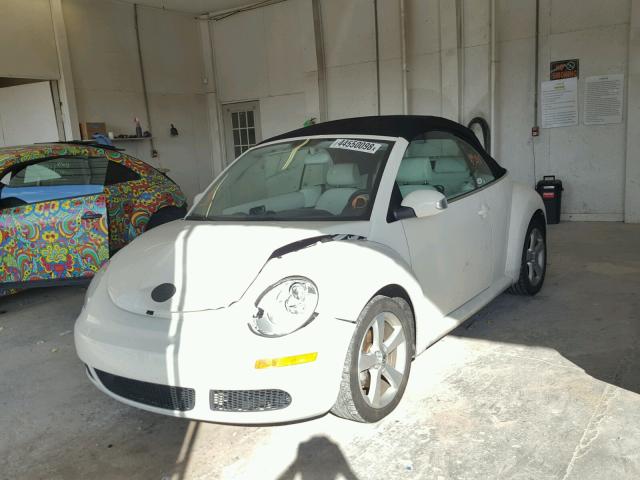 3VWFF31Y67M417383 - 2007 VOLKSWAGEN NEW BEETLE WHITE photo 2