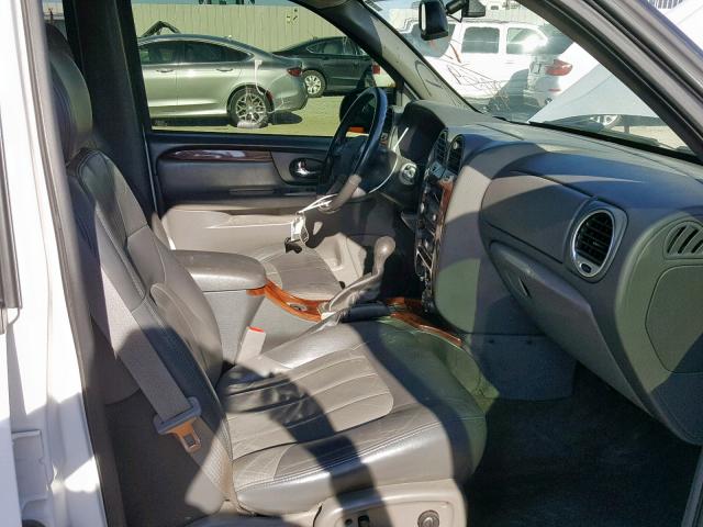 1GKDT13S842369859 - 2004 GMC ENVOY WHITE photo 5