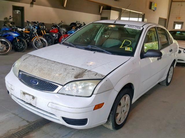 1FAFP34N97W290510 - 2007 FORD FOCUS ZX4 WHITE photo 2