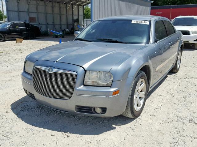 2C3KA53G67H724135 - 2007 CHRYSLER 300 TOURIN GRAY photo 2