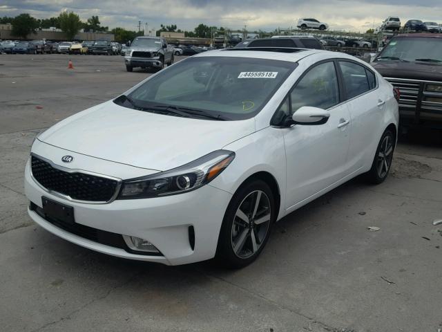 3KPFN4A8XJE180555 - 2018 KIA FORTE EX WHITE photo 2