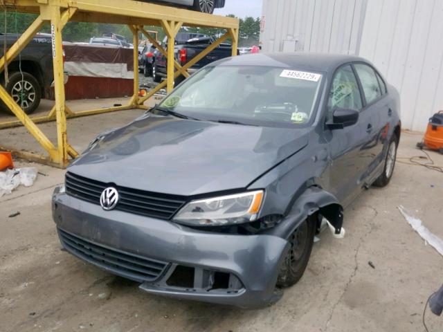 3VW2K7AJ9EM292445 - 2014 VOLKSWAGEN JETTA BASE GRAY photo 2