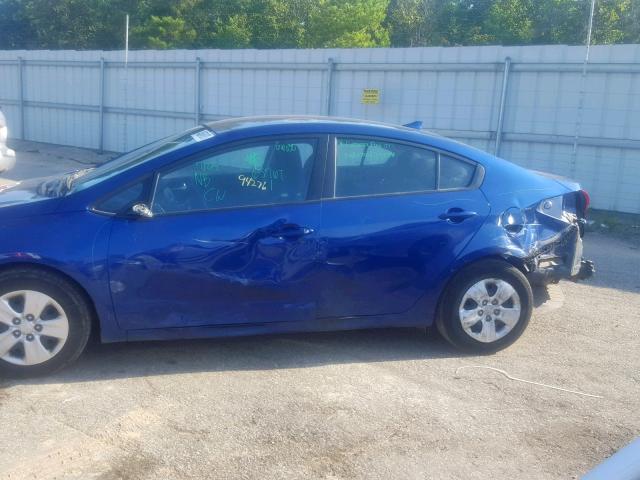 3KPFK4A73HE142417 - 2017 KIA FORTE LX BLUE photo 9