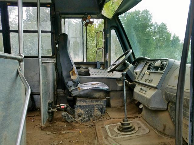 4UZABRDT0ACAP2032 - 2010 FREIGHTLINER CHASSIS B2 თეთრი ფოტო 5