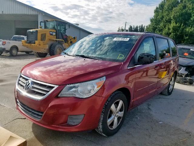 2V4RW3DG5BR642162 - 2011 VOLKSWAGEN ROUTAN SE MAROON photo 2