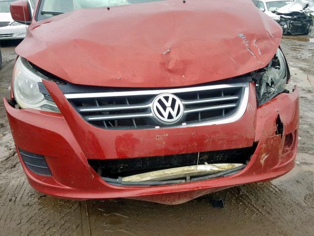 2V8HW34199R585982 - 2009 VOLKSWAGEN ROUTAN SE RED photo 9