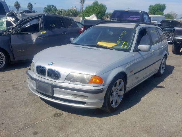 WBAAW33471ET41349 - 2001 BMW 325 IT SILVER photo 2