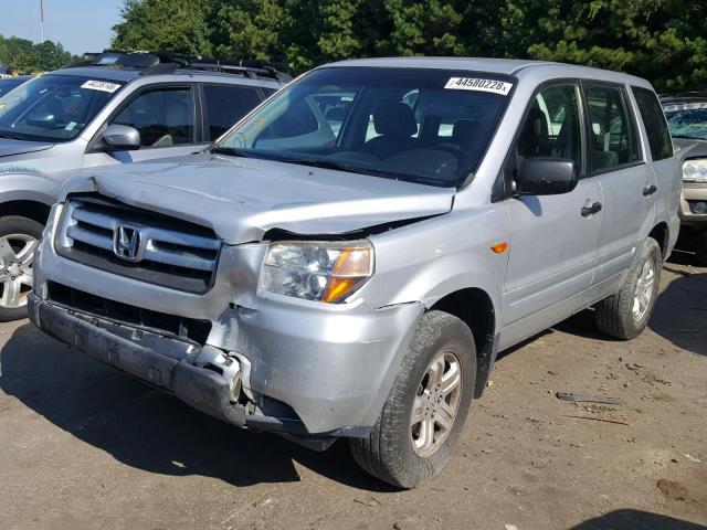 5FNYF18137B021621 - 2007 HONDA PILOT LX SILVER photo 2