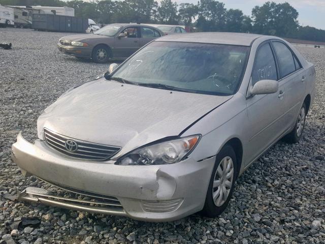 4T1BE32K45U427185 - 2005 TOYOTA CAMRY LE SILVER photo 2