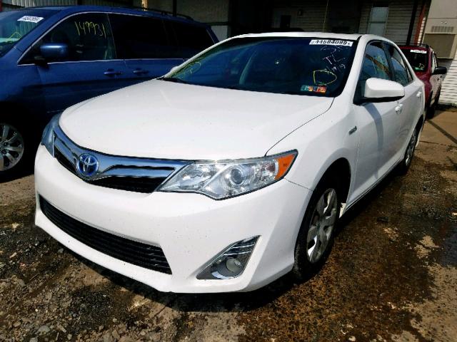 4T1BD1FK9CU032742 - 2012 TOYOTA CAMRY HYBR WHITE photo 2