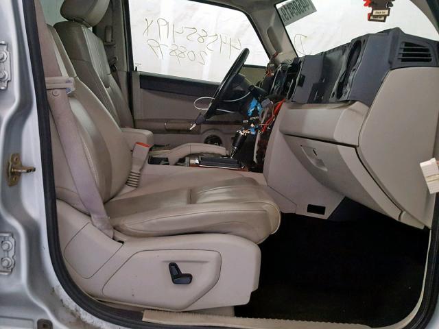 1J8HH58NX6C144695 - 2006 JEEP COMMANDER SILVER photo 5