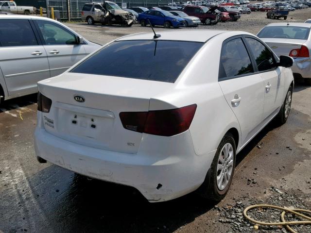 KNAFU4A28D5712302 - 2013 KIA FORTE EX WHITE photo 4