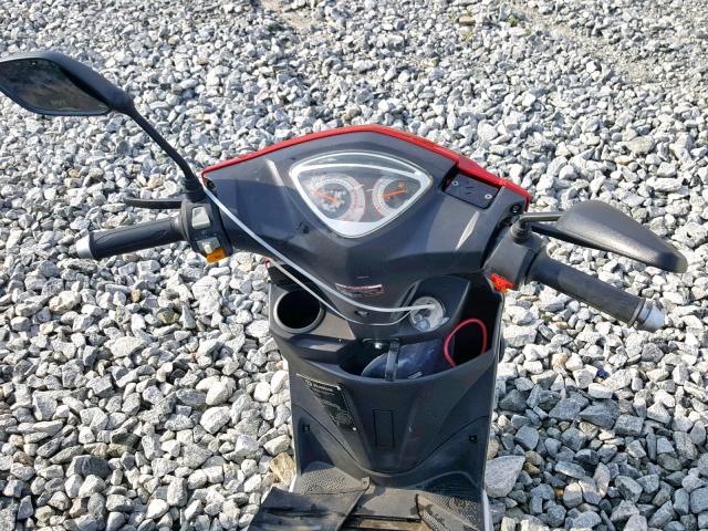 LLPVGBAH5J1F21464 - 2019 OTHR SCOOTER RED photo 5