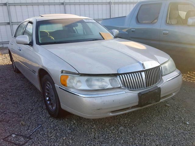 1LNHM83WXYY864360 - 2000 LINCOLN TOWN CAR C BEIGE photo 1