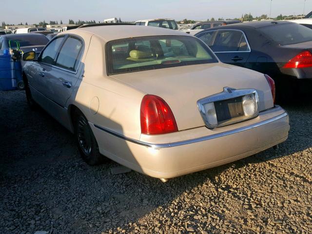 1LNHM83WXYY864360 - 2000 LINCOLN TOWN CAR C BEIGE photo 3