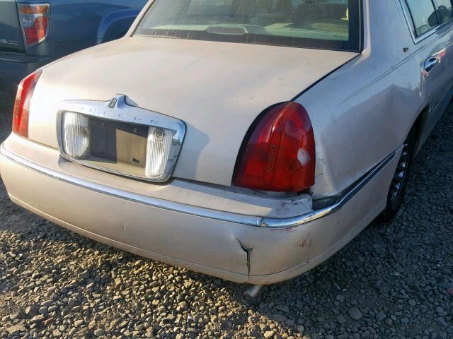 1LNHM83WXYY864360 - 2000 LINCOLN TOWN CAR C BEIGE photo 9