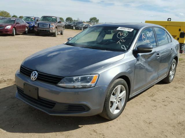 3VW3L7AJ0BM125808 - 2011 VOLKSWAGEN JETTA TDI GRAY photo 2