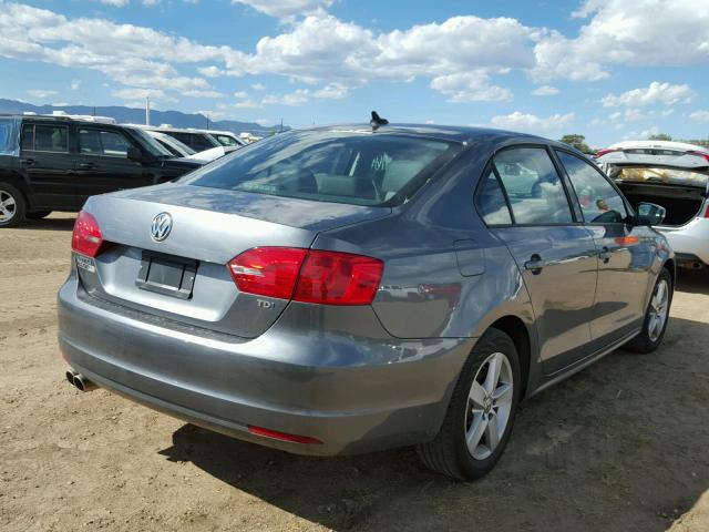 3VW3L7AJ0BM125808 - 2011 VOLKSWAGEN JETTA TDI GRAY photo 4