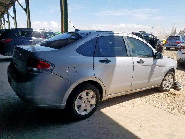 1FAHP34N68W281578 - 2008 FORD FOCUS S/SE SILVER photo 4