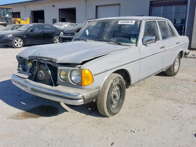 WDBAB23A1DB402505 - 1983 MERCEDES-BENZ 240 D GRAY photo 2