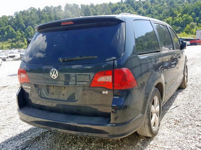 2V4RW3DG7BR806155 - 2011 VOLKSWAGEN ROUTAN SE BLACK photo 4