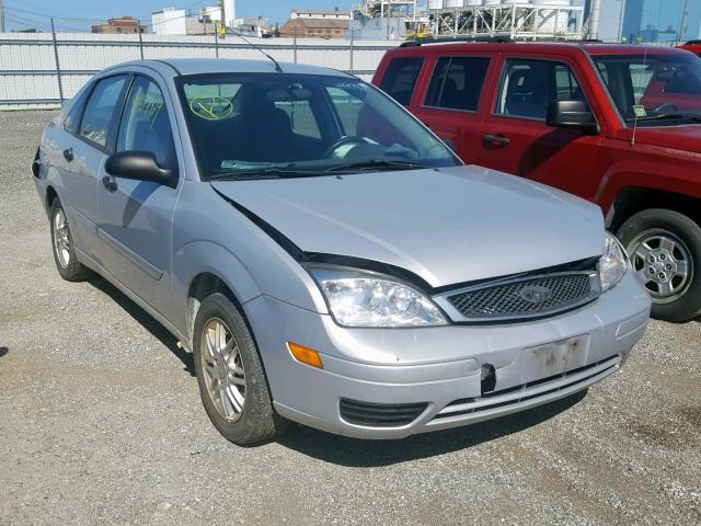 1FAFP34NX5W256895 - 2005 FORD FOCUS ZX4 SILVER photo 1