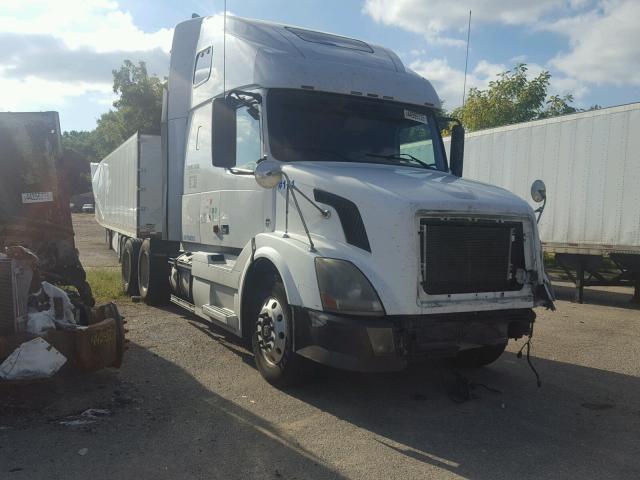 4V4NC9TGX7N436303 - 2007 VOLVO VN VNL WHITE photo 1