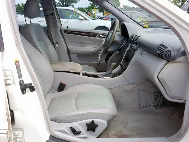 WDBRF61J04A535733 - 2004 MERCEDES-BENZ C 240 WHITE photo 5